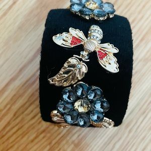 Velvet bracelet with beautiful stones decorations